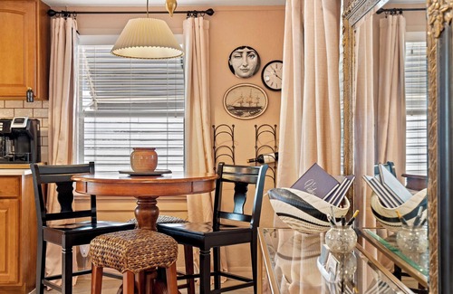 Mount Dora Cabaña | Todo en los detalles: comodidades modernas, cerca del centro.