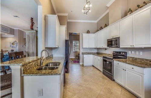 River Hall Condominio | All inclusive golf resort in a 3bed 2bath turnkey condo with a lake view!