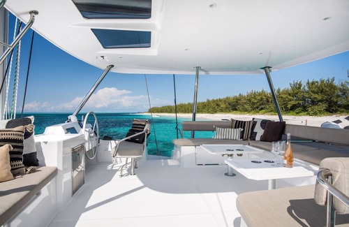 Staniel Cay Alquiler De Eote | All inclusive Luxury Sailing Charter Catamaran With Crew 4 bedrooms 8 guests.