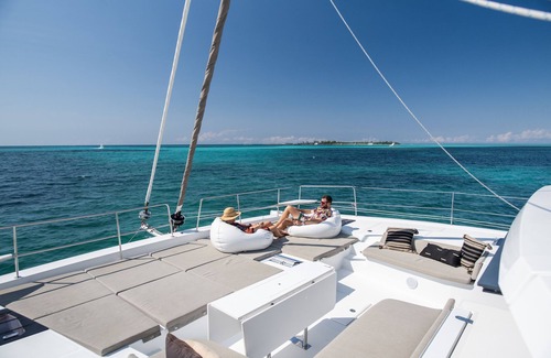 Staniel Cay Alquiler De Eote | All inclusive Luxury Sailing Charter Catamaran With Crew 4 bedrooms 8 guests.