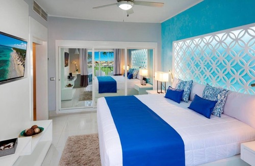 Punta Cana Village Complejo | All inclusive mini suite, jetted tub and balcony at Grand Sirenis in Punta Cana