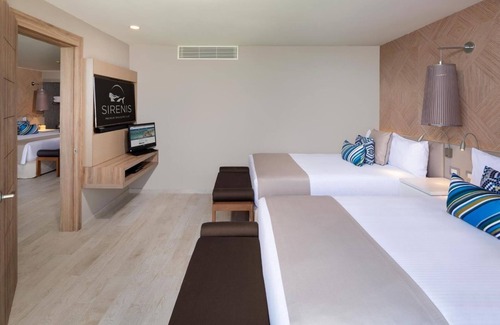 Centro de Cancún Complejo | All inclusive mini suite and balcony at Grand Sirenis on the Riviera Maya