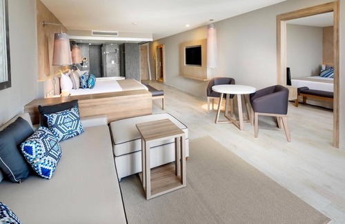 Centro de Cancún Complejo | All inclusive mini suite and balcony at Grand Sirenis on the Riviera Maya