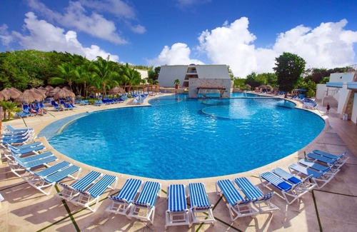 Centro de Cancún Complejo | All inclusive mini suite and balcony at Grand Sirenis on the Riviera Maya