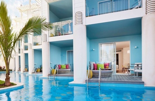 Orange Bay Apartamento | ALL-INCLUSIVE Oceanview Suite with Direct Pool Access & Spacious Living Area