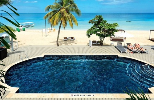 Orange Bay Apartamento | ALL-INCLUSIVE Oceanview Suite with Direct Pool Access & Spacious Living Area