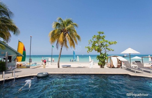 Orange Bay Apartamento | ALL-INCLUSIVE Oceanview Suite with Direct Pool Access & Spacious Living Area