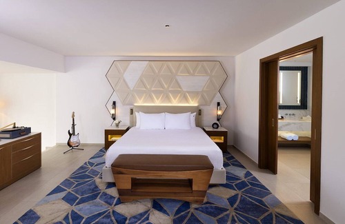 Punta Cana Hotel | All-Inclusive Punta Cana Resort w/ Premium Casino Fun - 13 Pools, 9 Restaurants!