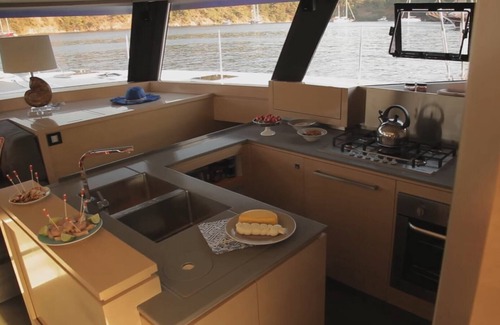 Parham Town Alquiler De Eote | All-Inclusive Sail Vacation for up to 12 - Fountaine Pajot Ipanema 58 Catamaran