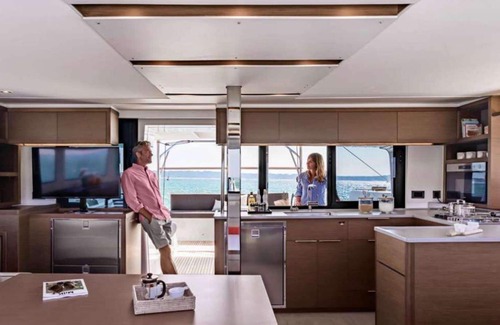 Red Hook Alquiler De Eote | Catamarán Charters Ultimate Ultimate a un precio asequible