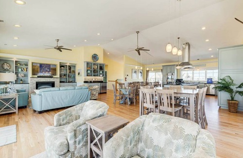 Sandbridge Casa | All Inn | Oceanfront | Private Pool and Hot Tub