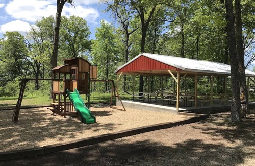 Cassville Cabina | All is Just Fine in Cabin 9