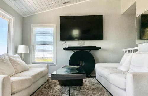 Surf City Casa | All Marshed Up - 1 block to Beach & Spectacular Marsh View