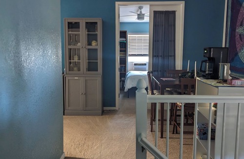 Aurora Casa | All New Beds, Roku, Private Yard, Pet Friendly