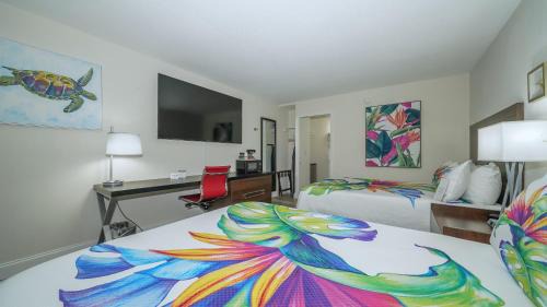 Trailer Estates Apartamento | All-New, Private, Huge TV, Heated Pool, Tiki Bar