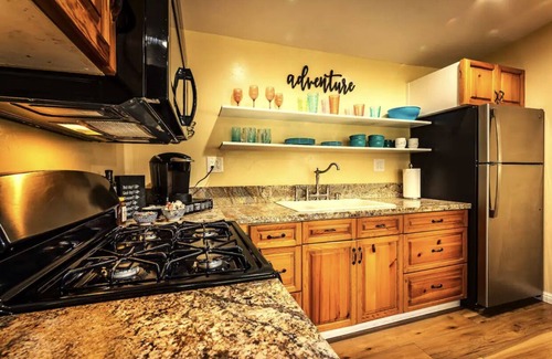 Three Rivers Cabaña | All New Remodeled Cottage
