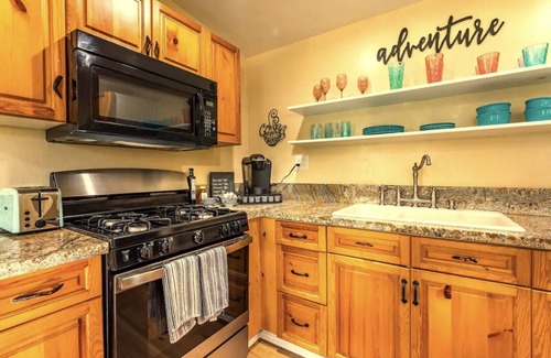 Three Rivers Cabaña | All New Remodeled Cottage