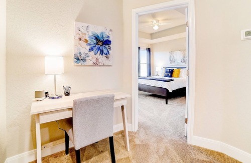 Live Oak Condominio | All-new townhome with fenced yard, AC & W/D - dog-friendly - great location