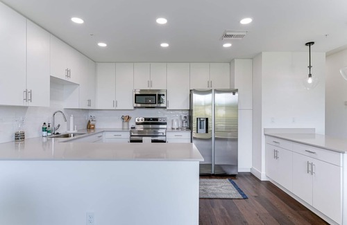 North Trail Condominio | All-New, Waterfront Condo Near Downtown Sarasota