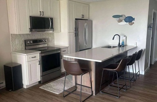 Port Clinton Condominio | ALL NEW WATERFRONTS II Port Clinton! 1st floor, pool, hot tub, beach, & more.