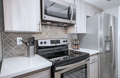 Desert Shores Condominio | TODOS los 62 comentarios son 5 estrellas! Frente al lago + piscina climatizada + camas King y Queen