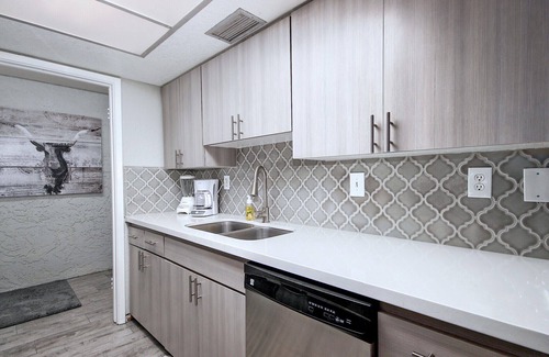 Desert Shores Condominio | TODOS los 62 comentarios son 5 estrellas! Frente al lago + piscina climatizada + camas King y Queen