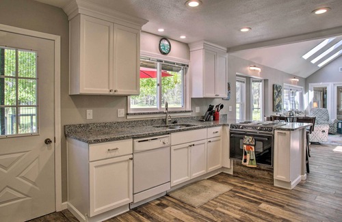 Chewelah Casa | All-Seasons Chewelah Home: Fish, Golf & Ski!