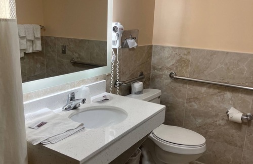 Smithfield Hotel | All Seasons Inn & Suites