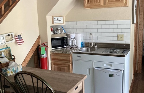 Eureka Springs Historic District Cabina | All Seasons Treehouse Village