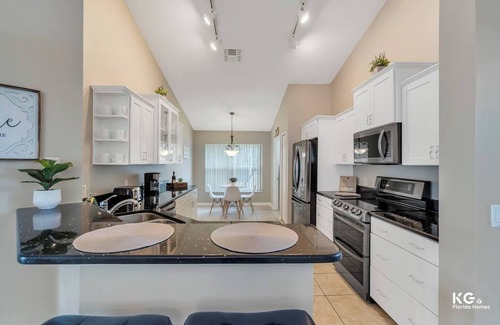 Eagle Pointe South Casa | This house is a 4 bedroom(s), 2 bathrooms, located in Kissimmee, FL.