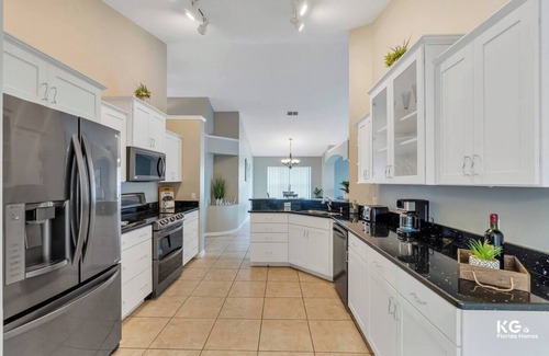 Eagle Pointe South Casa | This house is a 4 bedroom(s), 2 bathrooms, located in Kissimmee, FL.