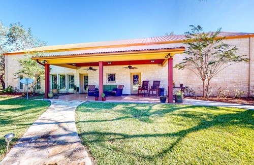 Inez Casa | All-Suite Retreat - Private Pool & Pool Table