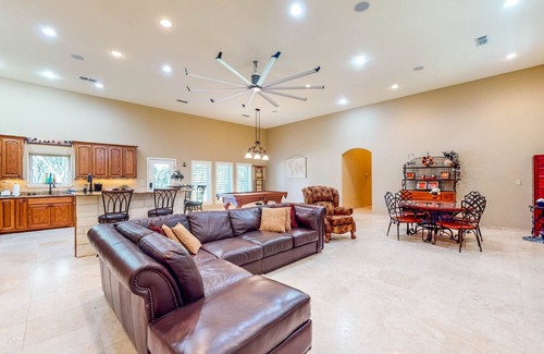 Inez Casa | All-Suite Retreat - Private Pool & Pool Table