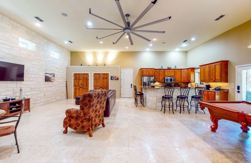 Inez Casa | All-Suite Retreat - Private Pool & Pool Table