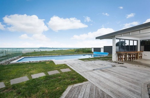 Waihi Beach Casa | ALL THE 3'S @ NUMBER 3