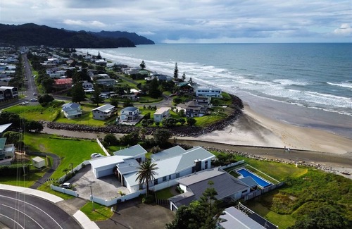 Waihi Beach Casa | ALL THE 3'S @ NUMBER 3