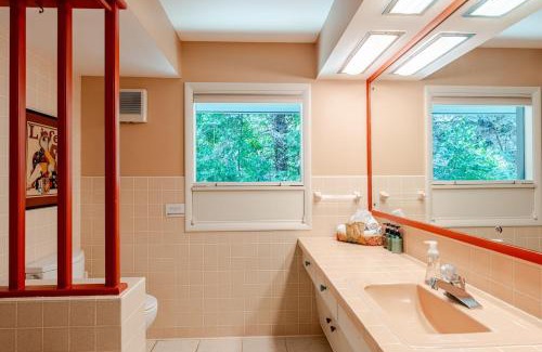 Riverside Casa | All the Waters Retro Home on Lake Michigan- Your Own PRIVATE BEACH