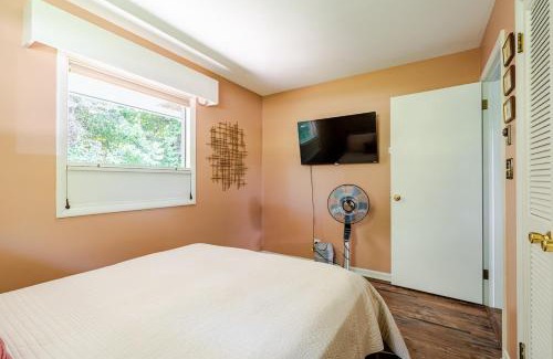 Riverside Casa | All the Waters Retro Home on Lake Michigan- Your Own PRIVATE BEACH