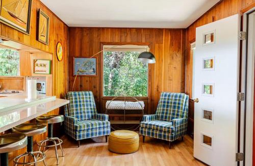 Riverside Casa | All the Waters Retro Home on Lake Michigan- Your Own PRIVATE BEACH