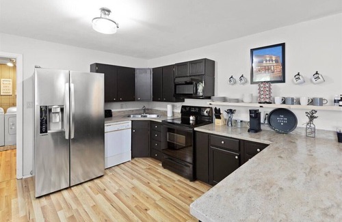 Marion Casa | All Things Marion-Pet Friendly-Fenced Yard