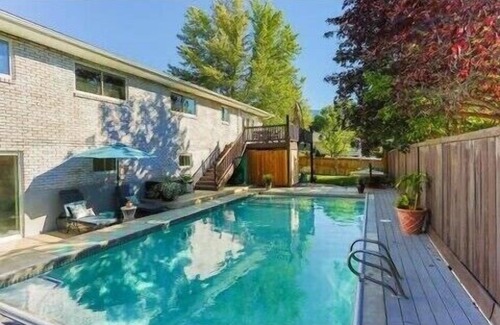 Sandy Apartamento | All Year Heated Pool, King Beds, Large Apartment, Ski & Hiking, Mountain View