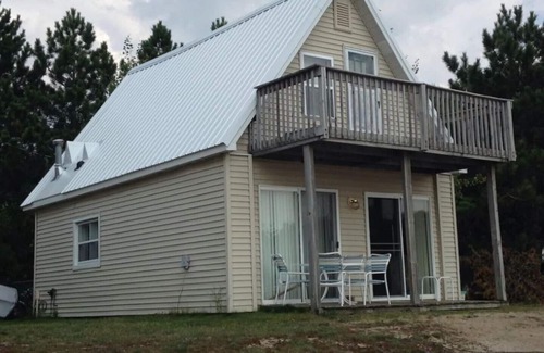 Mancelona Cabaña | ALL YEAR ROUND FUN! LAKE FRONT! BLUE BEAR TRAIL UP THE DRIVEWAY! I