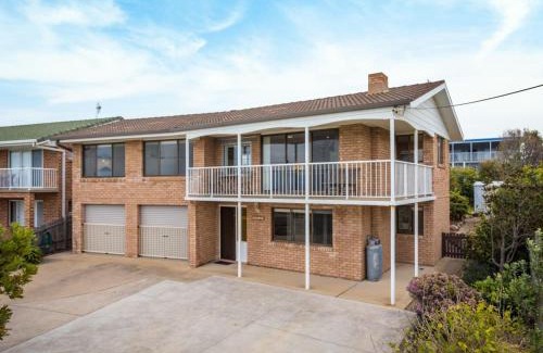 Kianga Casa | Allawah Beach House - 29 Dalmeny Drive, Kianga