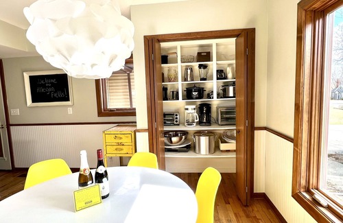 Fennville Casa | CAMPOS ALLEGAN. 6acres en la ciudad, Piscina, HotTub, Fireplce, FirePit, PingPong, Juegos, Playa
