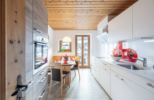 Engadin Scoul Apartamento | 8 valoraciones de "e-domizil": 4. 35 de un máximo de 5. 0 puntos