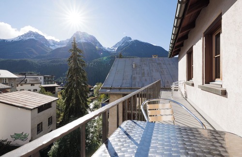Engadin Scoul Apartamento | 8 valoraciones de "e-domizil": 4. 35 de un máximo de 5. 0 puntos