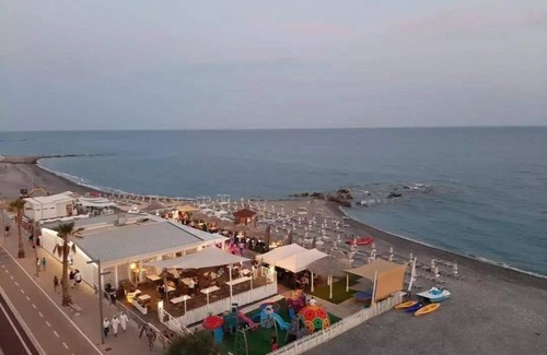 Vallecrosia Apartamento | ALLEGRIA HOUSE A 5-minute walk from the sea, whole accommodation spacious and renovated