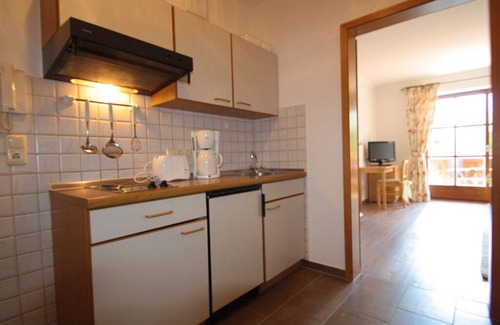 Hirschbach Apartamento | Apartamento hipoalergénico de dos habitaciones con balcón amueblado.