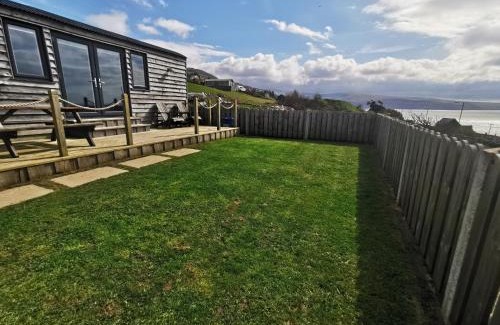 Barmouth Hotel | Allibella Shepherds Hut, Amazing Seaview, Private garden, Pet Friendly