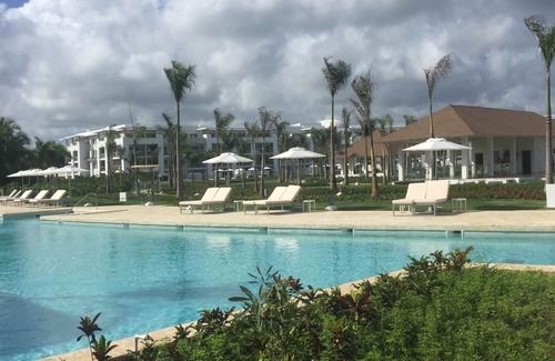 Punta Cana Apartamento | Alll inclusive 4 stars resorts walking distance to the beach fine dining